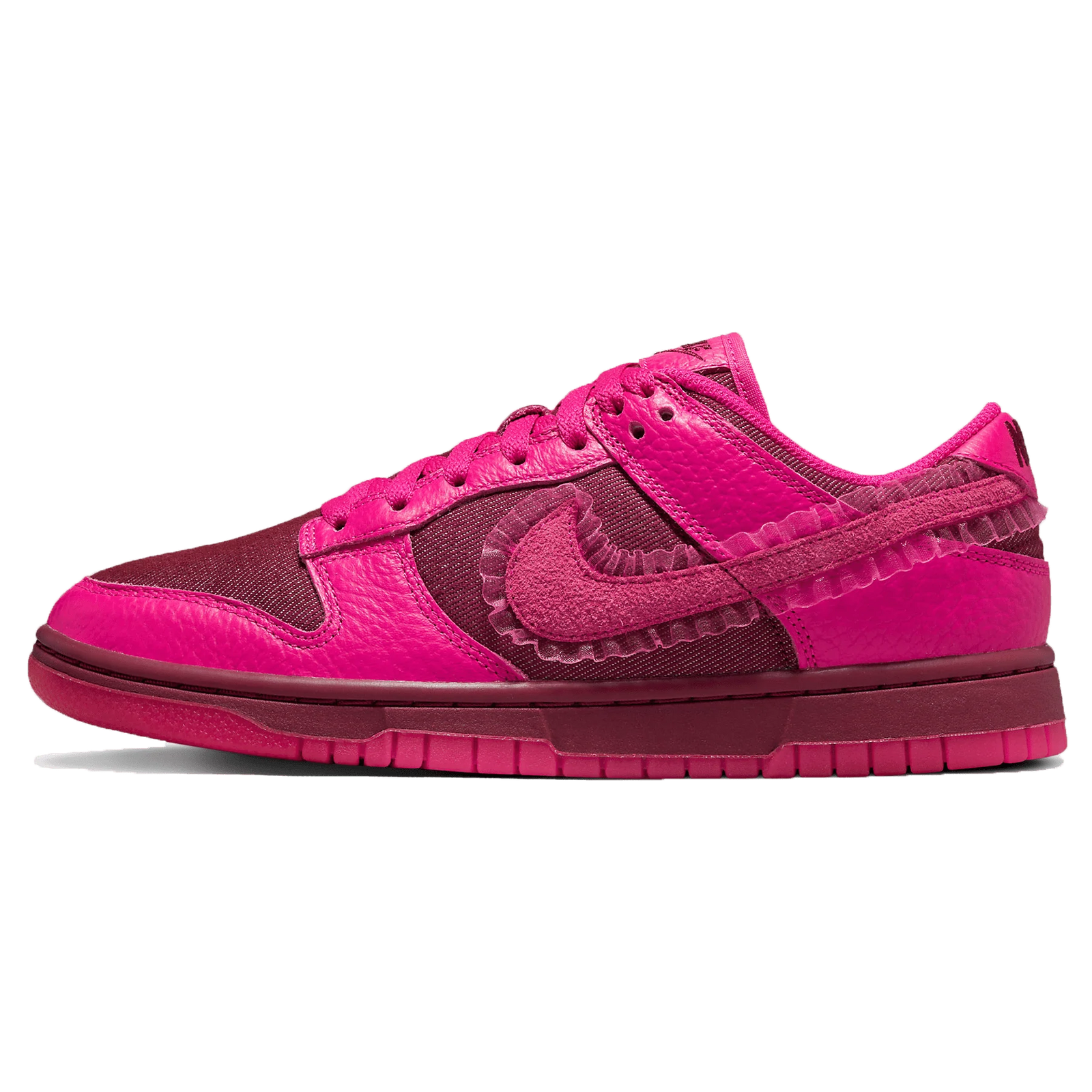 Nike Dunk Low 'Valentine's Day' (W)